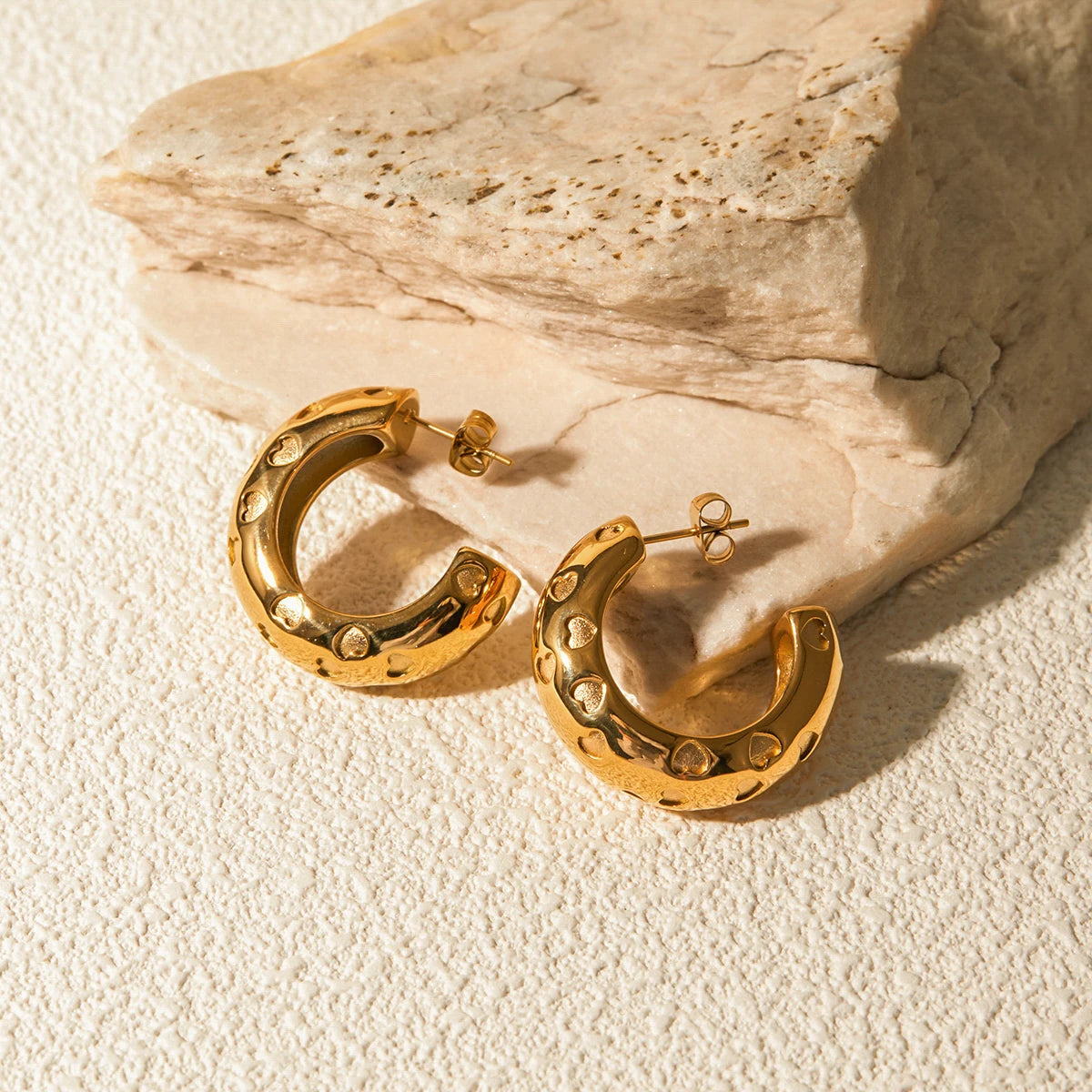 Stilfuldt unikt kærlighedshjerte hult C-formet ørering rustfrit stål 18k forgyldt kvinder anti allergisk metal karakteristiske smykker