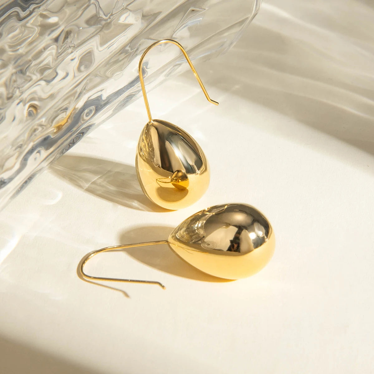 16K PVDメッキステンレススチール中空ウォータードロップイヤーフックイヤリング防水トレンディ女性精巧なジュエリービジュー女性用