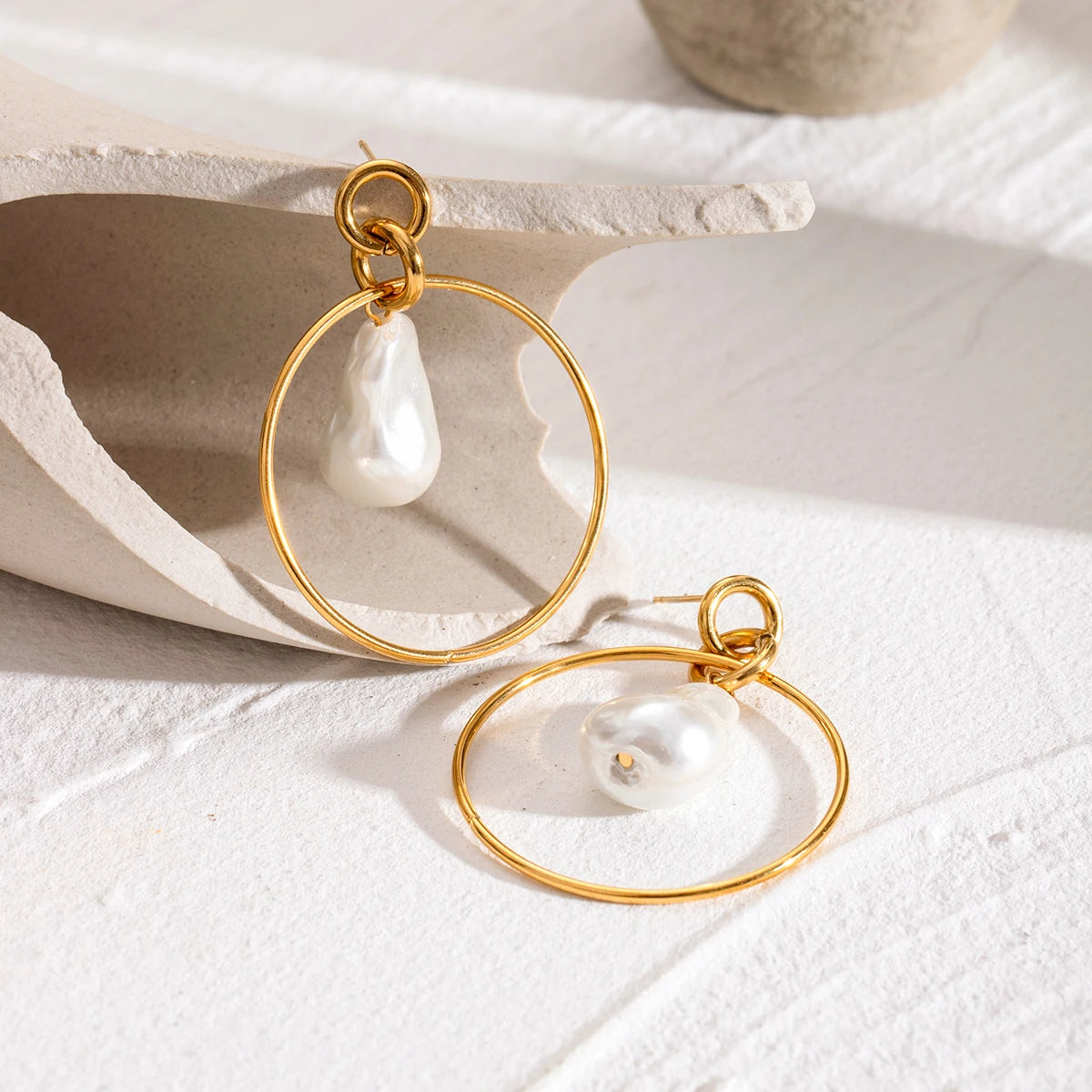 Hollow Out Circle Glas Perle Øreringe 18K PVD Belagt Dame Anti Allergisk Rust Beskyttet Stilfulde smykker bijoux femme