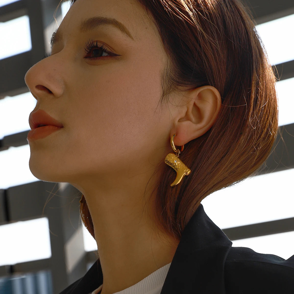 18k forgyldt rustfrit stål støvlemønstrede vedhængsøreringe med femtakkede stjernediamanter, anti-allergiske smykker