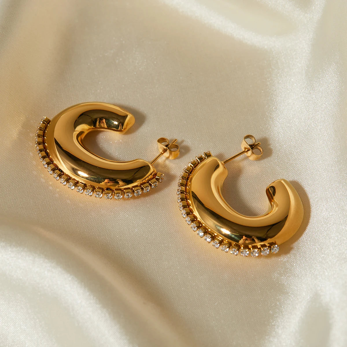 Rustfrit stål Lys Hyggelig 18k forgyldt Unikke C-formede Øreringe Indlæg Rhinestone Rustfri Kvinder Bijoux Femme Gala Gave
