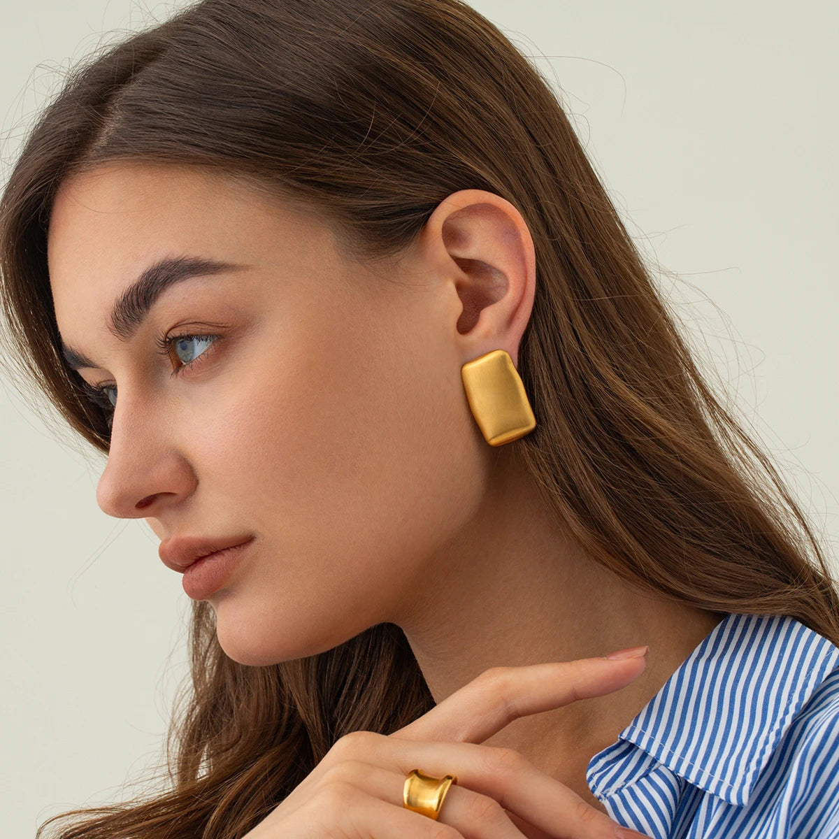 Plettet fri rustfrit stål Chunky geometriske usædvanlige rektangulære øreringe Geometriske frostede 18k PVD guldbelagte smykker til kvinder
