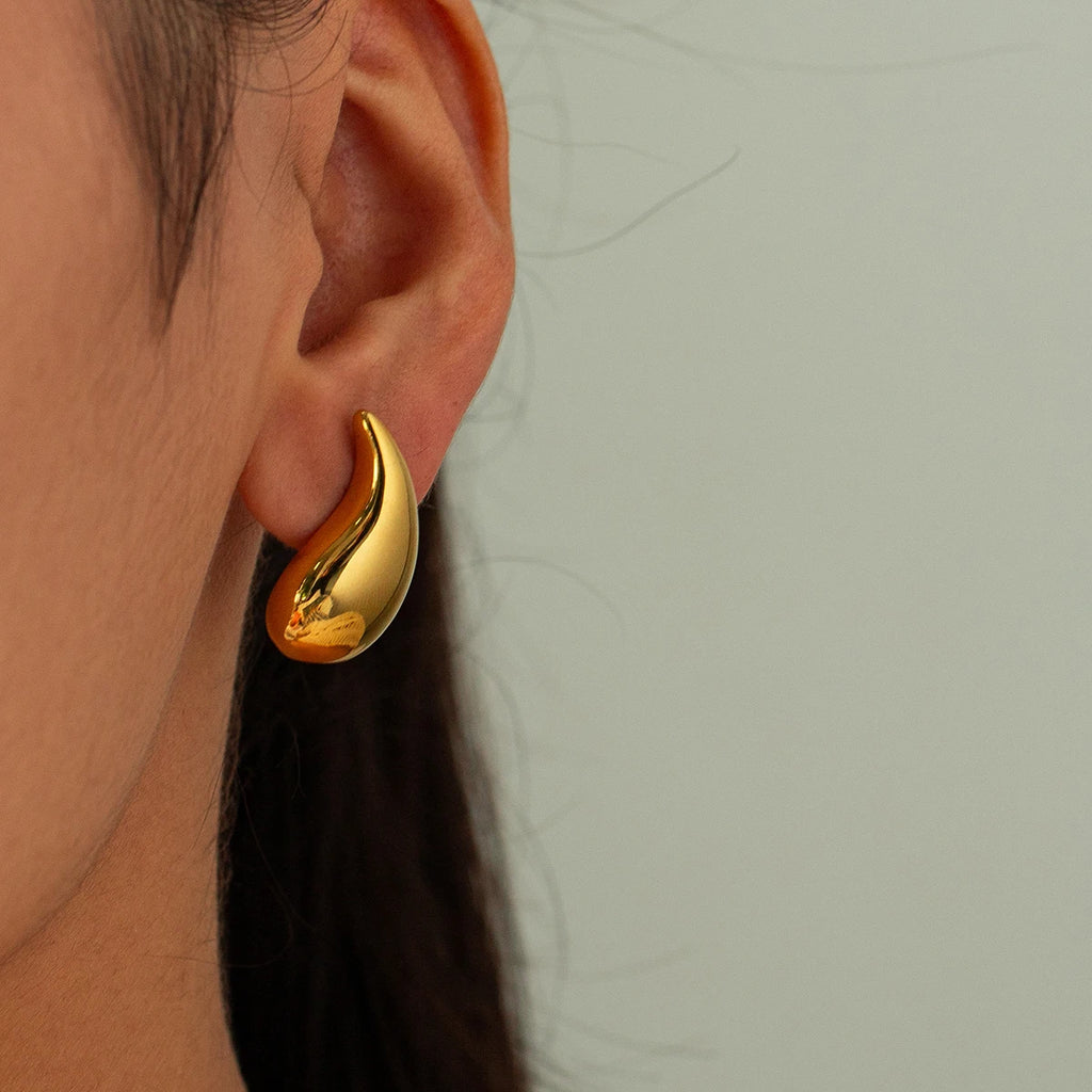 Vandtæt glat rustfrit stål Vanddråbeformede øreringe Statement Metaltekstur Populære metal 18K forgyldte smykker