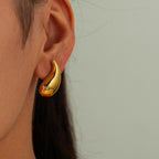 Vandtæt glat rustfrit stål Vanddråbeformede øreringe Statement Metaltekstur Populære metal 18K forgyldte smykker