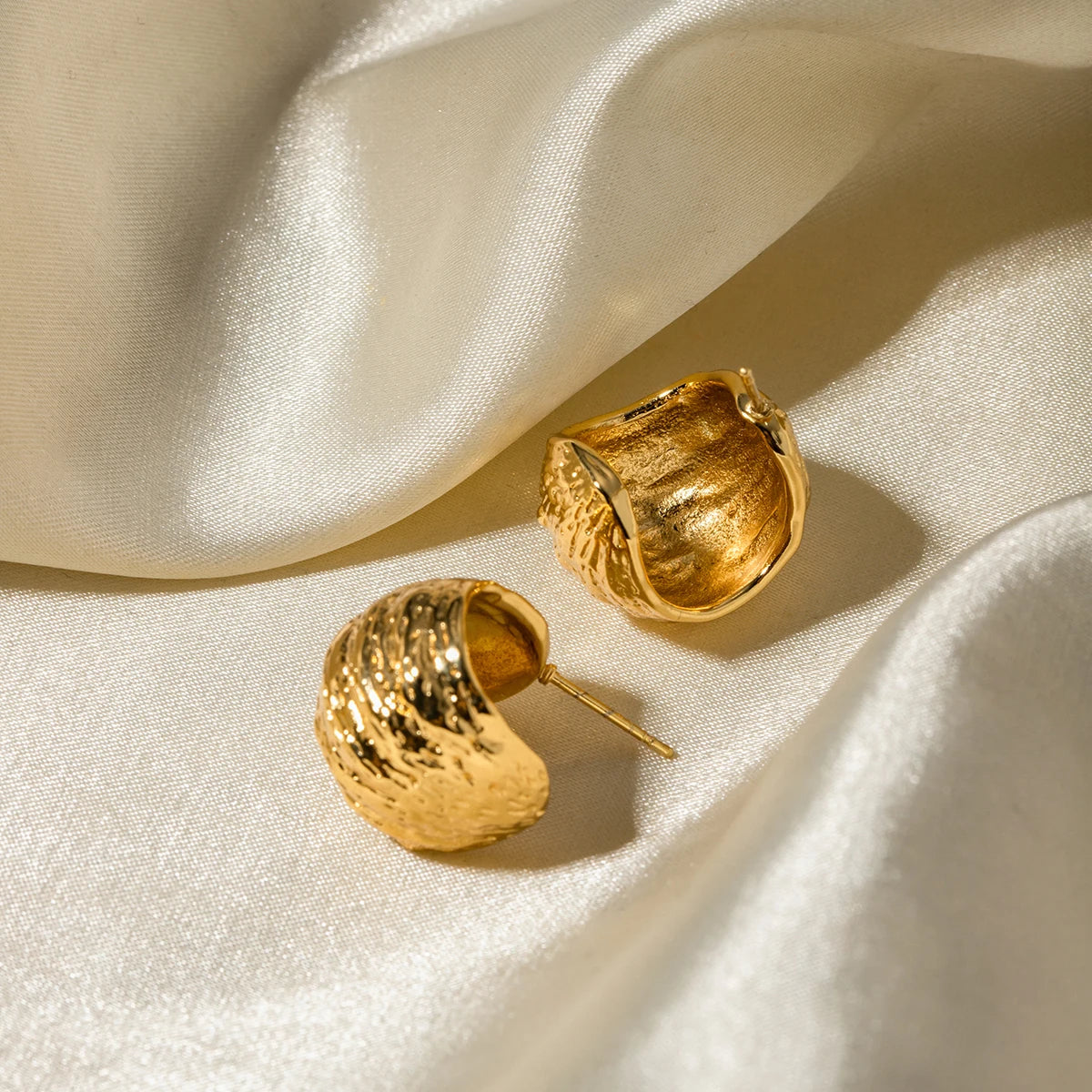 18 karat forgyldt rustfrit stål minimalistisk buttet følelse af tekstur C-formede øreringe forhindrer allergi Trendy charmsmykker