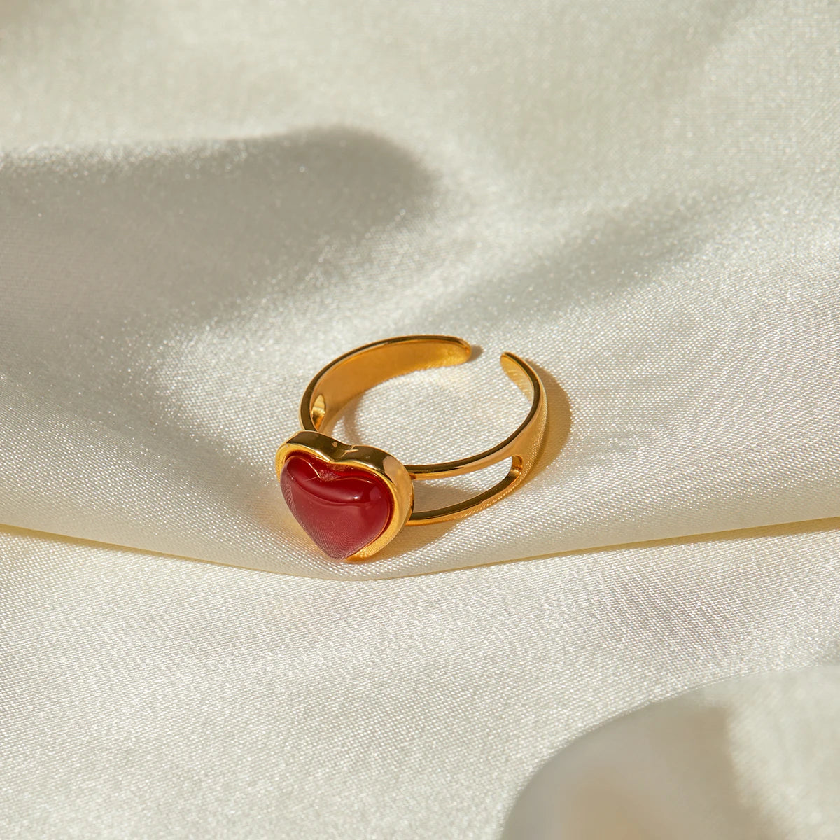 Waterproof 18k Gold Plated Stainless Steel Love Heart Opening Ring Inlay Red Agate Stylish Anti Allergic Distinctive Jewelry