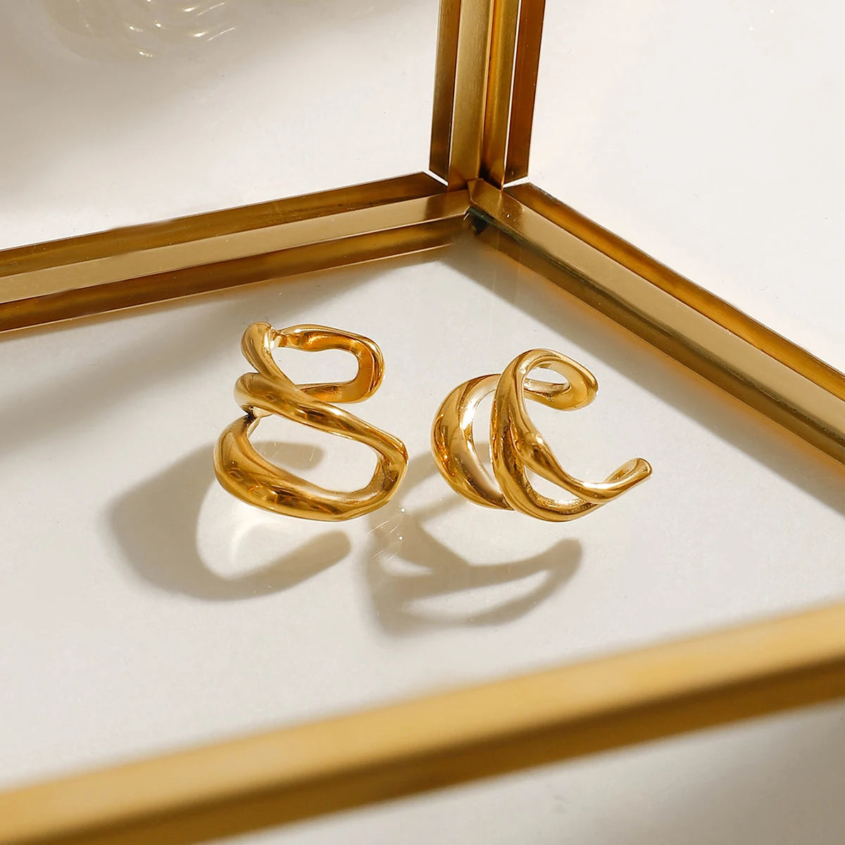 Et par tre-lags udhulet high-end øreclips 18K PVD belagt kvinder Anti-allergisk metal charme Daglig smykker gallagave