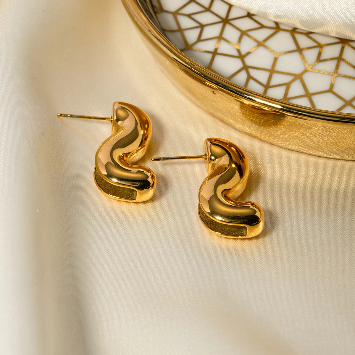 Minimalist Light Cozy 18k Gold Plated Stainless Steel S-shaped Stud Earrings Rust Proof Jewelry Women Valentines Femme Gala Gift