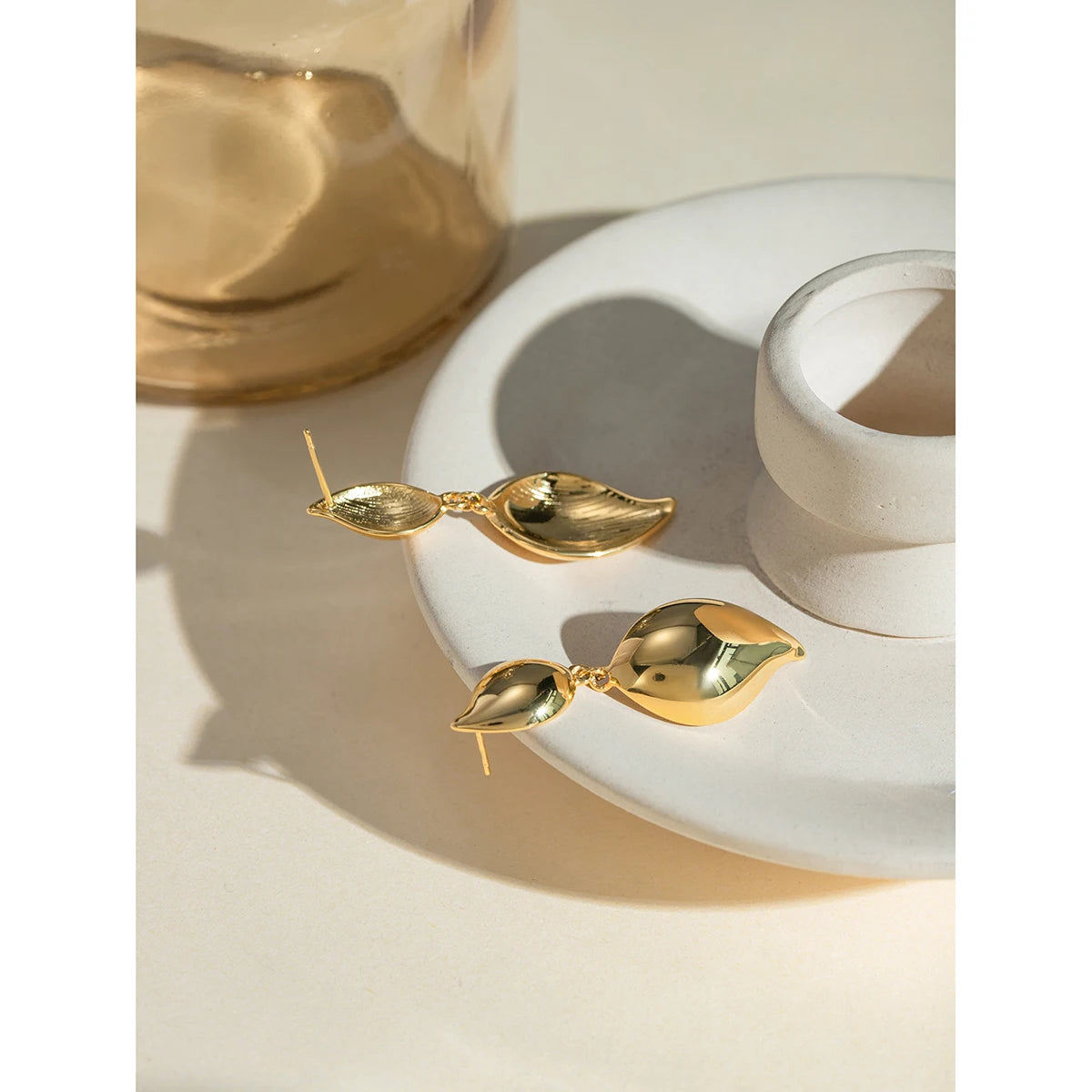 ヴィンテージ ステンレススチール 18K ミニマリスト ペタル形状 スムーズ イヤリング 錆びない 金属 クリエイティブ ゴールデン ジュエリー 女性 ガラ ギフト
