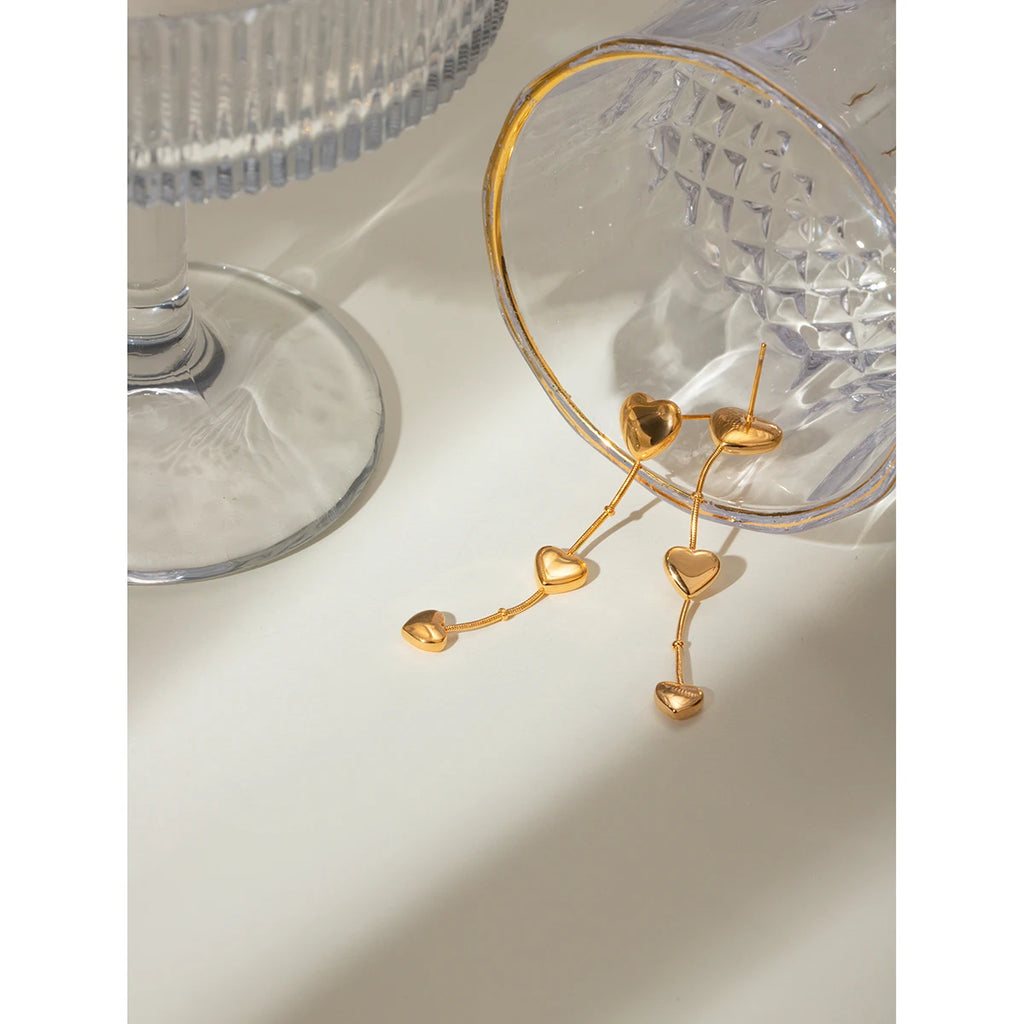 18K Altın Kaplama Metalik Geometrik Paslanmaz Çelik Parlak Üçlü Aşk Kalp Kolye Küpe Kadın Gala Takısı