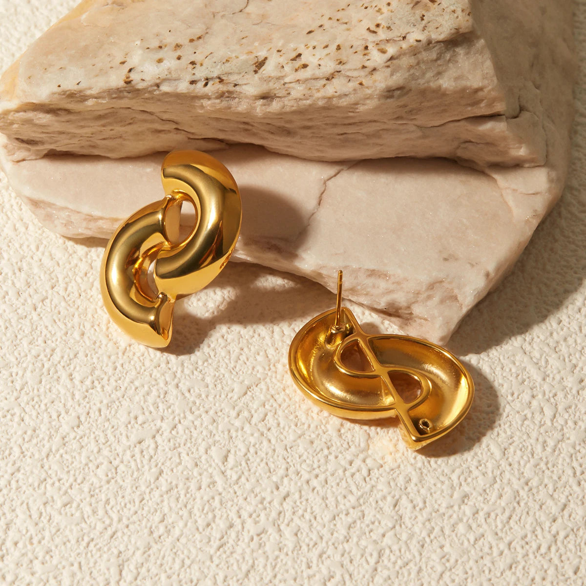 18 karat forgyldt delikat rustfrit stål Halvcirkel interlaced design øreringe lyse hyggelige rustsikre Bijoux Femme gallagave