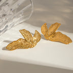 Minimalistisk 18K forgyldt rustfrit stål Ribbede bladformede øreringe Kvinder Daglig metaltekstur Anti-allergiske smykker