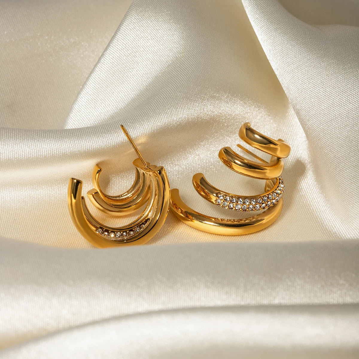 Vandtætte geometriske 18k forgyldte rustfrit stål fire lags C-formede øreringe Charm Statement Anti-allergiske smykker