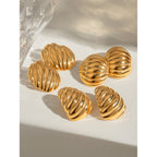 18K forgyldt rustfrit stål ovale geometriske glatte ribbede buttede øreringe Dame charms Metaltekstur Vandtætte smykker