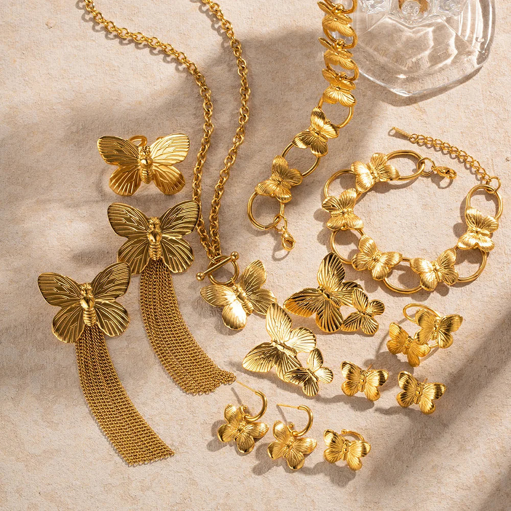 Serie Farfalla in Acciaio Inossidabile con Adornamento in Oro 18K, Placcato Oro Dubai 2023, Set di Gioielli per Donne, Collana, Orecchini e Anello