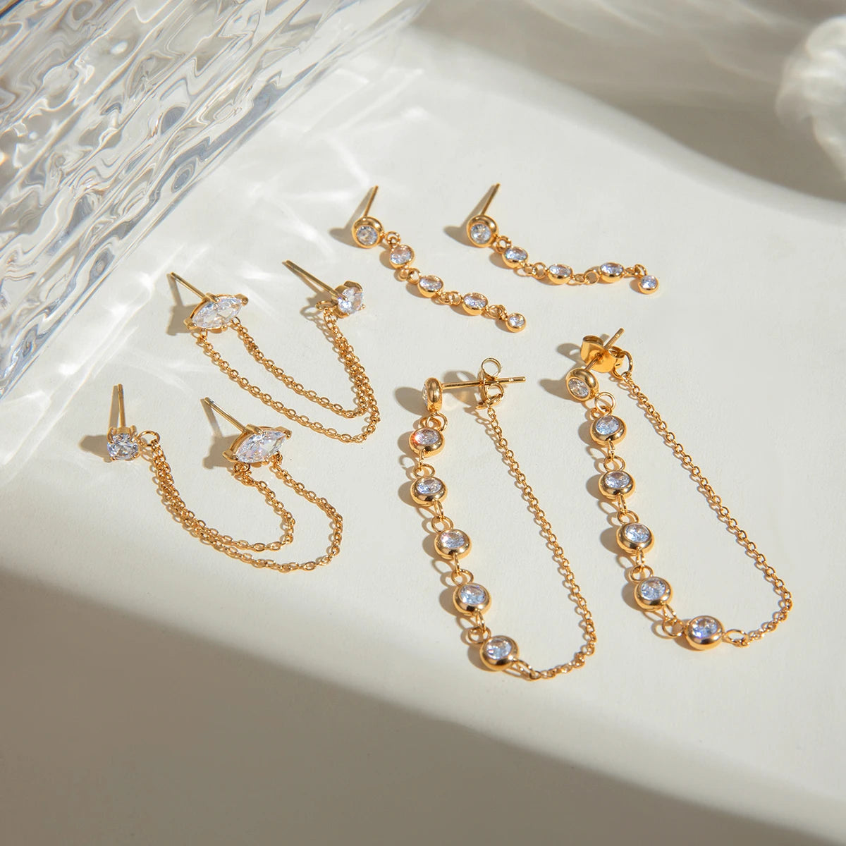 18K PVD-beschichteter Edelstahl Minimalistische Quaste Puder Guss Runde Zirkon Ohrringe Wasserdicht Hochwertiger Damenschmuck