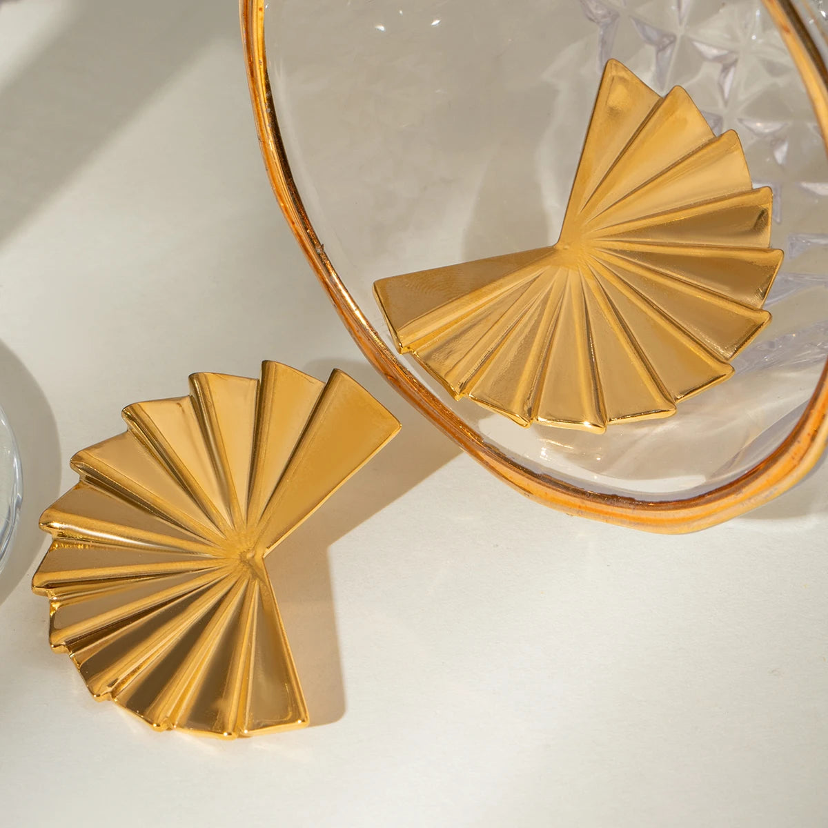 18K goud vergulde roestvrijstalen gladde geplooide waaier-vormige oorbellen dames charms metalen textuur waterdichte sieraden gala cadeau