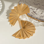 18K goud vergulde roestvrijstalen gladde geplooide waaier-vormige oorbellen dames charms metalen textuur waterdichte sieraden gala cadeau