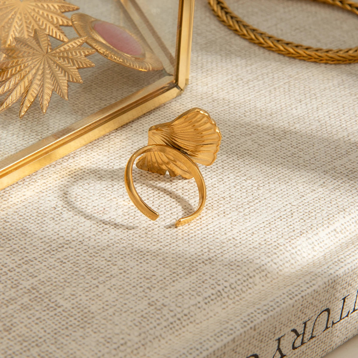 Gold-Silber-Farbabstimmung Mehrschichtiger Unregelmäßiger Stahlkugelring 18K PVD-beschichtet Damen Anti-Allergie Metallanhänger Täglicher Schmuck