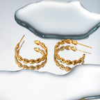 Udsøgte vandtætte 18K forgyldte Simple Trendy Seriel Love Heart C-formede øreringe Elegant Statement Metal Texture smykker