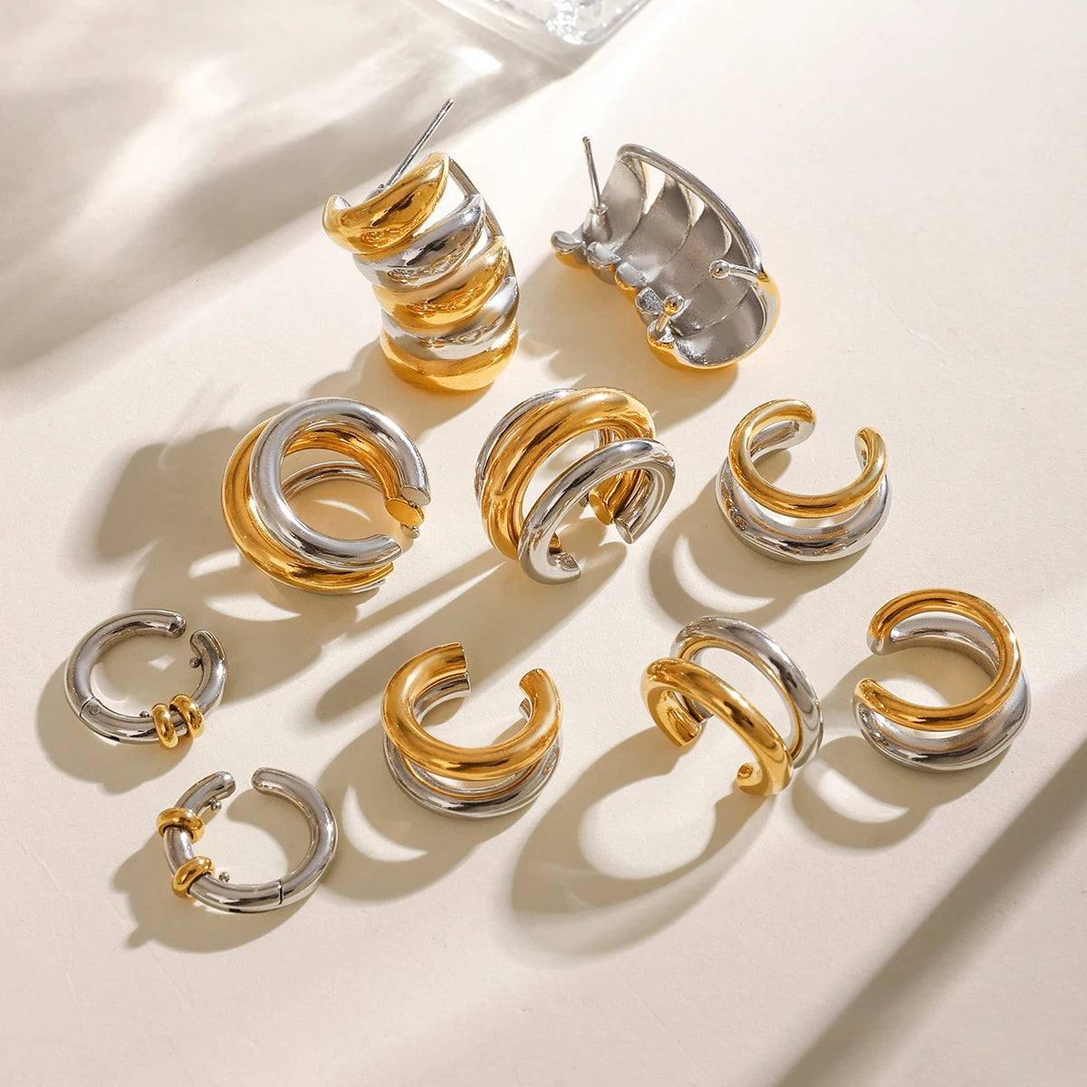 Creative 18K forgyldt rustfrit stål Geometrisk farvematchende øreclips-serie Dame vandtætte attraktive smykker