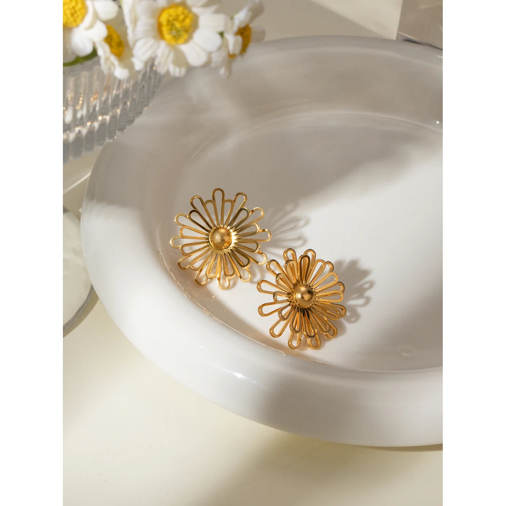 Anti Allergic 18K Gold Plated Hollow-out Overlapping Small Daisy Earrings Stainless Steel Delicate Free Temperament Jewelry