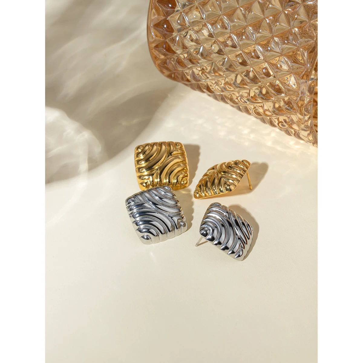 18K PVD-beschichtete trendige Ohrringe aus Edelstahl in quadratischer Form mit Muschelstruktur, wasserdicht, Schmuckanhänger für Frauen, Gala-Geschenk