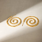 18K guldbelagte, hammerede korncirkelspiralpunkøreringe Trendy anløbssikker dangle geometriske øreringe til kvinders mode