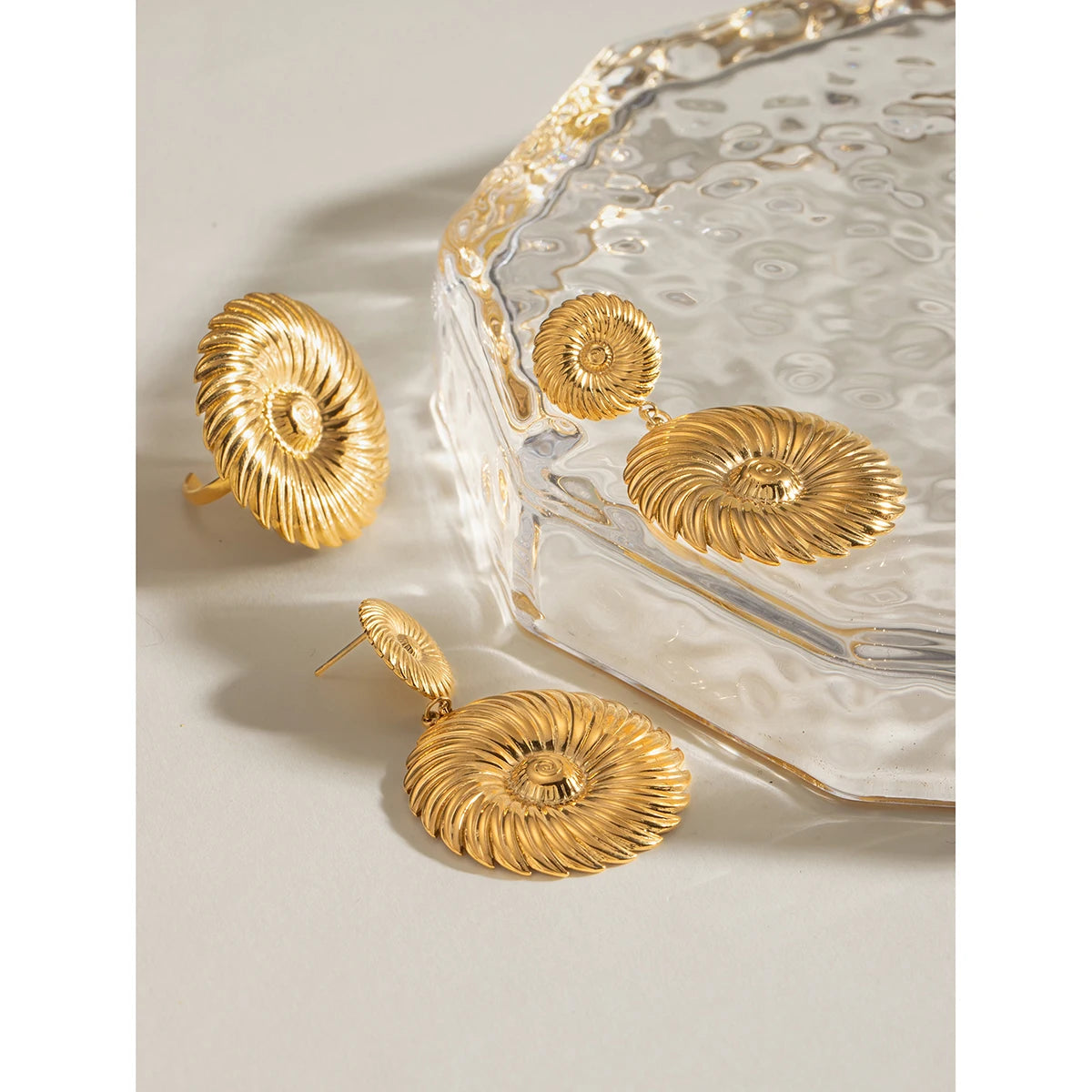 Metaltekstureret 18K guldbelagte geometriske runde gevind, åbne ring ørestikkere sæt rustfrit stål Chunky anløbningssikre smykker