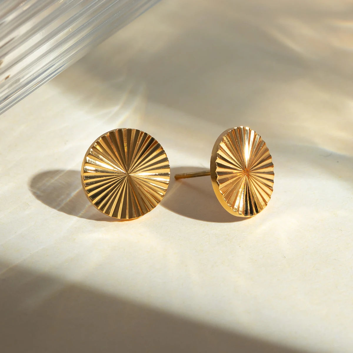 18K PVD-beschichtete Edelstahl-Ohrstecker in runder Sonnenform, hohe Qualität, geometrisch, wasserdicht, exquisite Schmuckgeschenke für Frauen