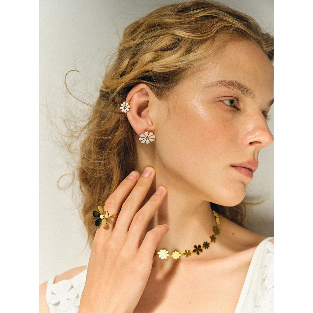 18K PVD lys luksus belagt rustfrit stål hvid olie dryppende otte-bladede blomst Small Daisy øreringe Kvinder Statement smykker