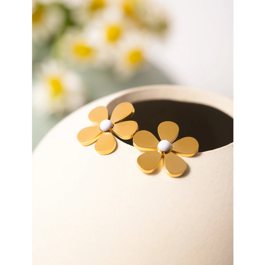 Rustfrit stål lys luksus 18K PVD belagt hvid olie dryppende fem-bladede blomst Small Daisy øreringe Kvinder Statement smykker