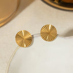 18K PVD-beschichtete Edelstahl-Ohrstecker in runder Sonnenform, hohe Qualität, geometrisch, wasserdicht, exquisite Schmuckgeschenke für Frauen
