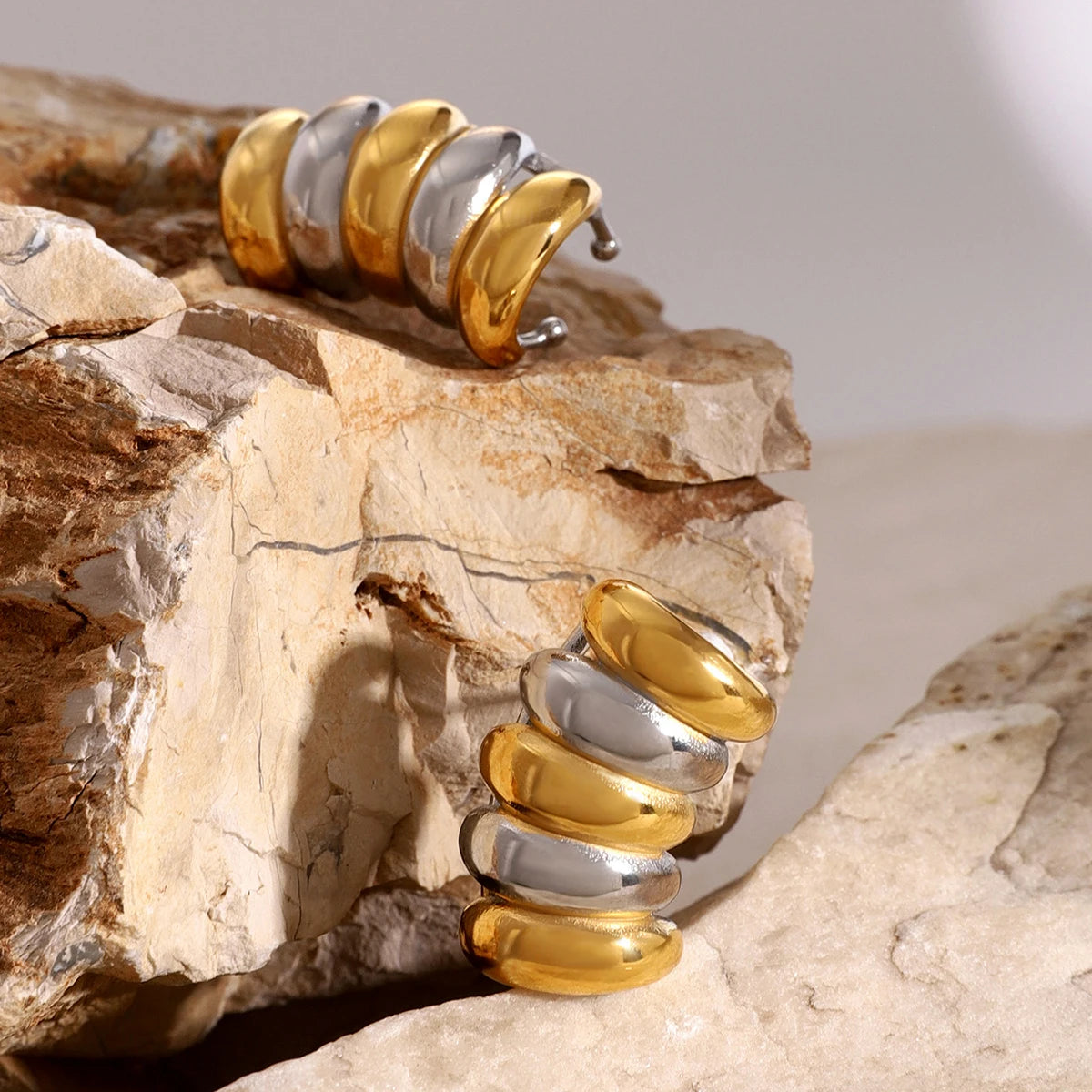 18K PVD-belagt rustfrit stål, farvematchende flerlags øreclips Metalisk dame charme Stilfuldt fest sommererklæring smykker