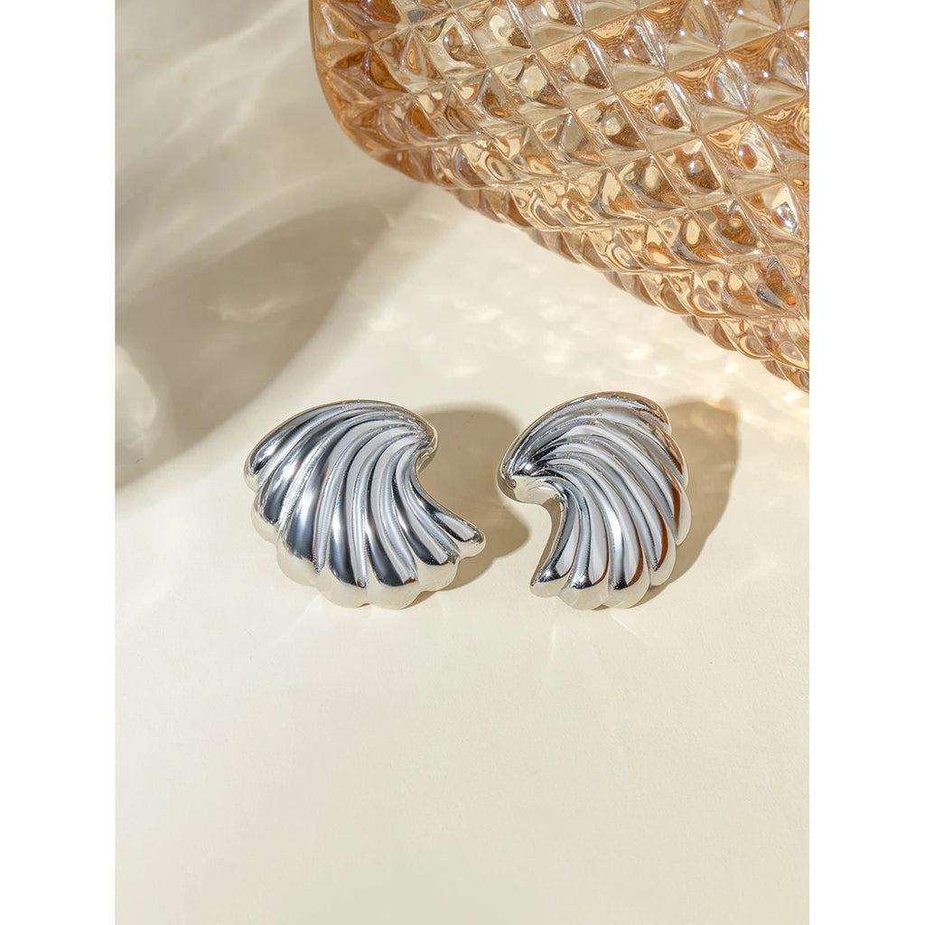 Pendientes de botón de concha marina con onda de acero inoxidable chapado en PVD de 18K Alta calidad Geométricos Impermeables para mujer Joyería exquisita Regalo