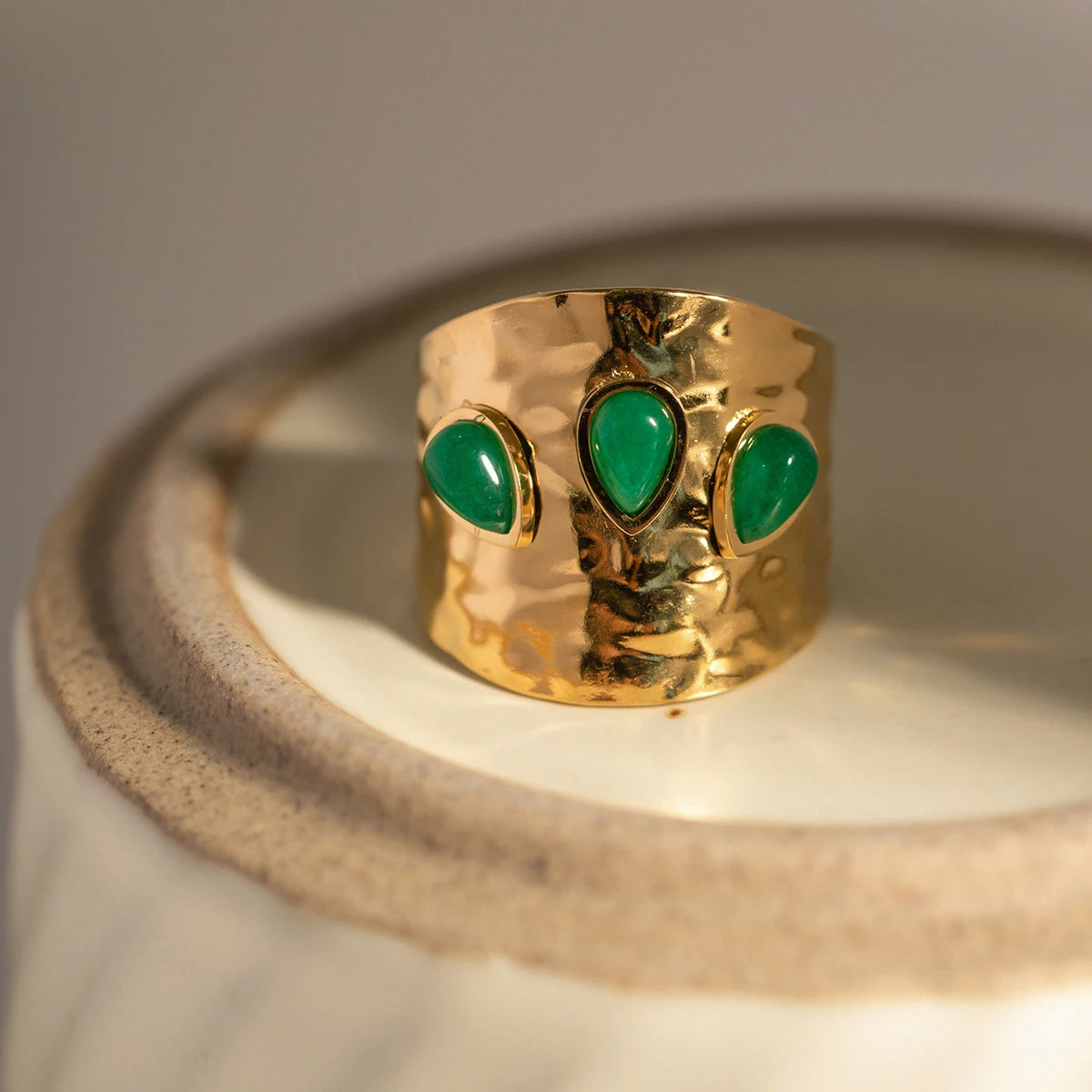 Overdrevet natursten ring til kvinder vintage uregelmæssigt design grøn sten ring rustfrit stål ring smykker gave anillos