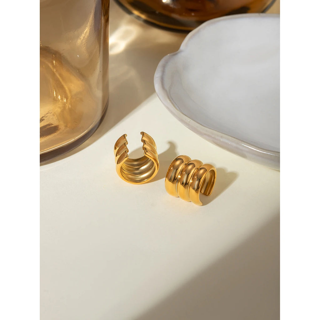 Minimalistische 18k Goud Vergulde Lichte Gezellige Drie Lagen Brede Oorklemmen Vrouwen Charmante Roestvrijstalen Statement Sieraden