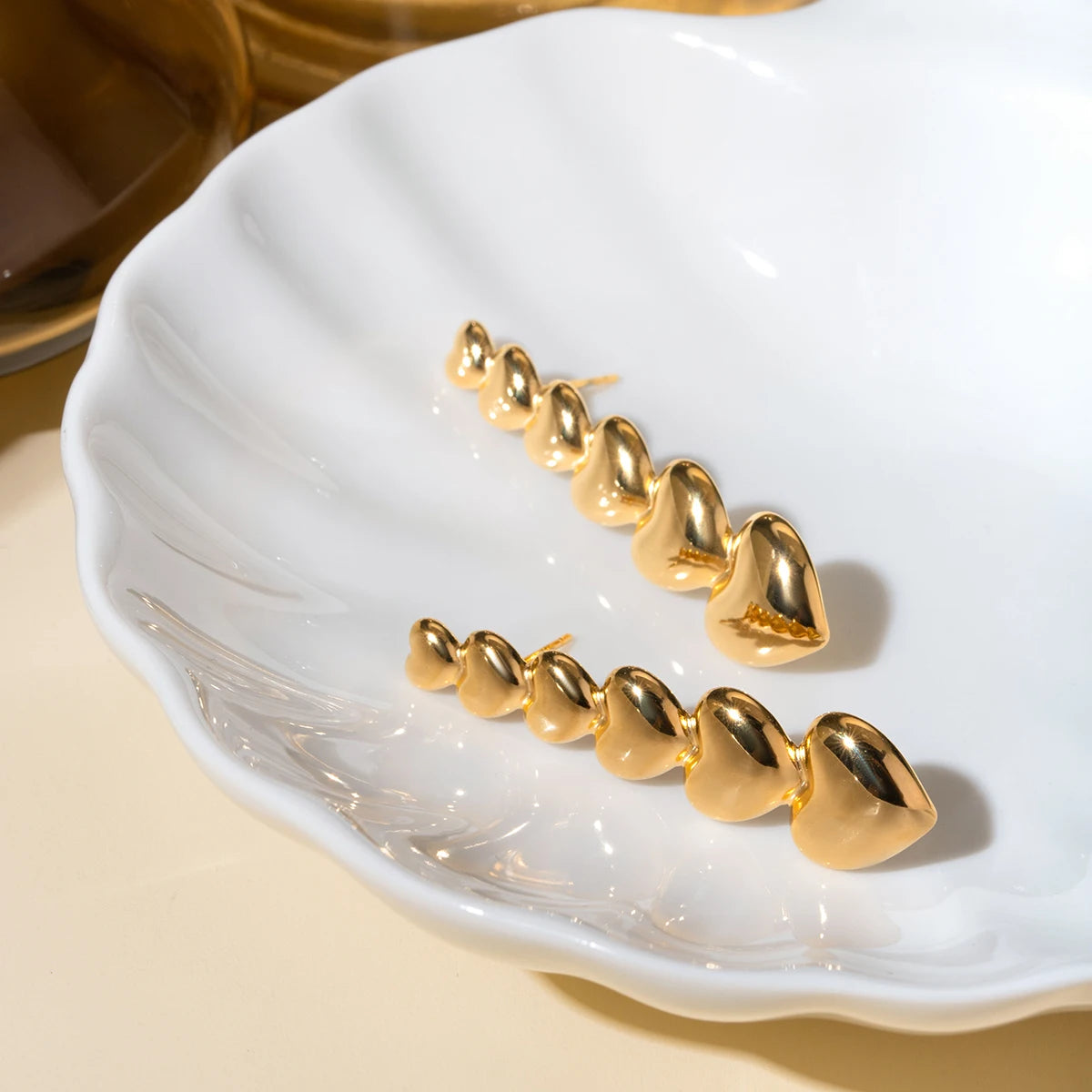 18K Altın Kaplama Düz Aşk Kalp Küpeleri Paslanmaz Çelik Parlak Metal Su Geçirmez Moda Altın Renk Charm Takı Bijoux