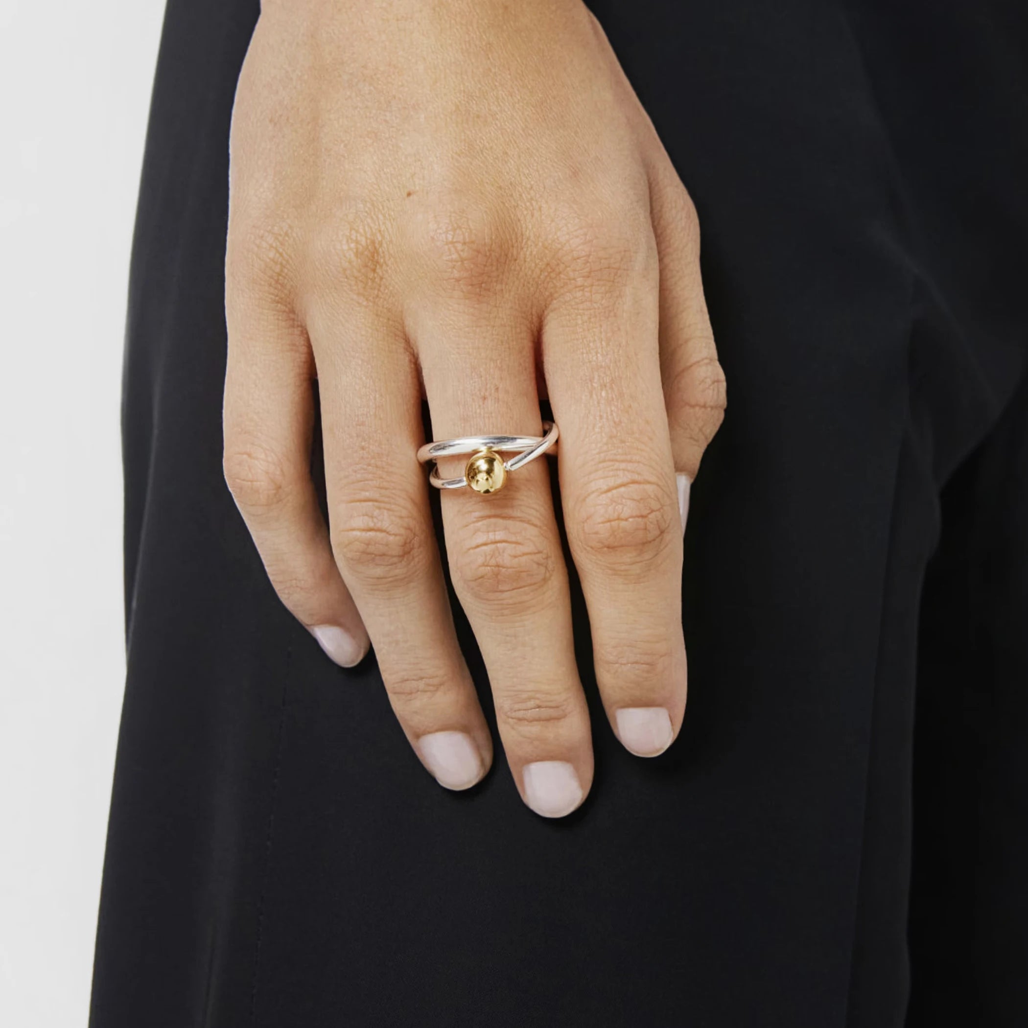 Zora Minimaliste Anneau Double Bloqué Couleur Or Et Argent Moderne Luxe En Acier Inoxydable Couleur Or 18K Anneau Personnalisé Avec Boule