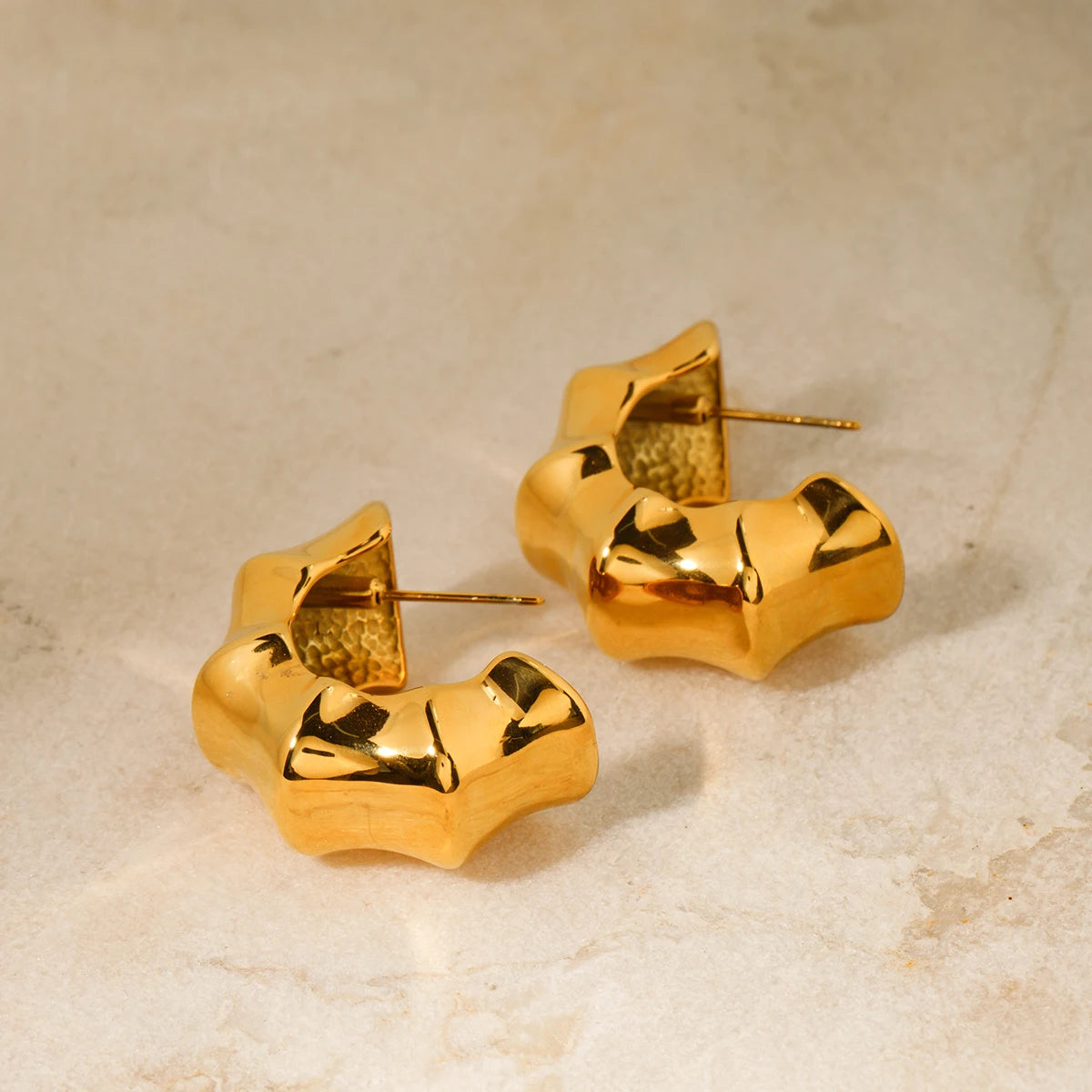 18K forgyldt rustfrit stål C-formede bambusknudeøreringe Kvinder Charmerende Metaltekstur Vandtæt smykker Gallagave