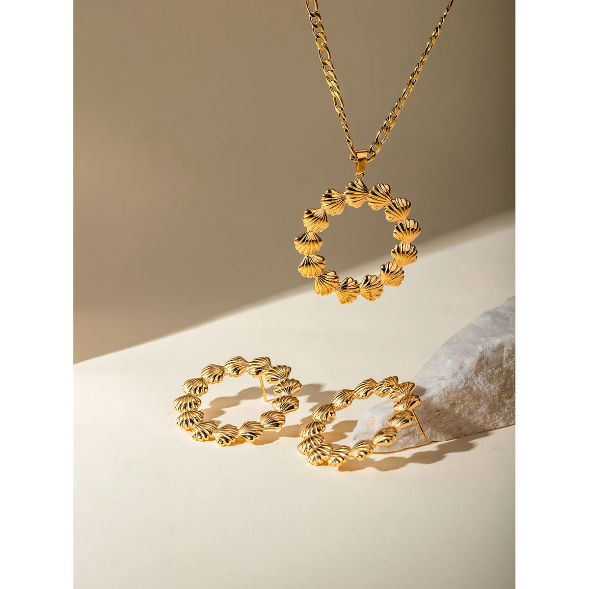 Minimalistisk 18K PVD-belagt lys hyggeligt rustfrit stål rund skalformet øreringe halskæde sæt Trendy kvinder premium smykker Bijoux