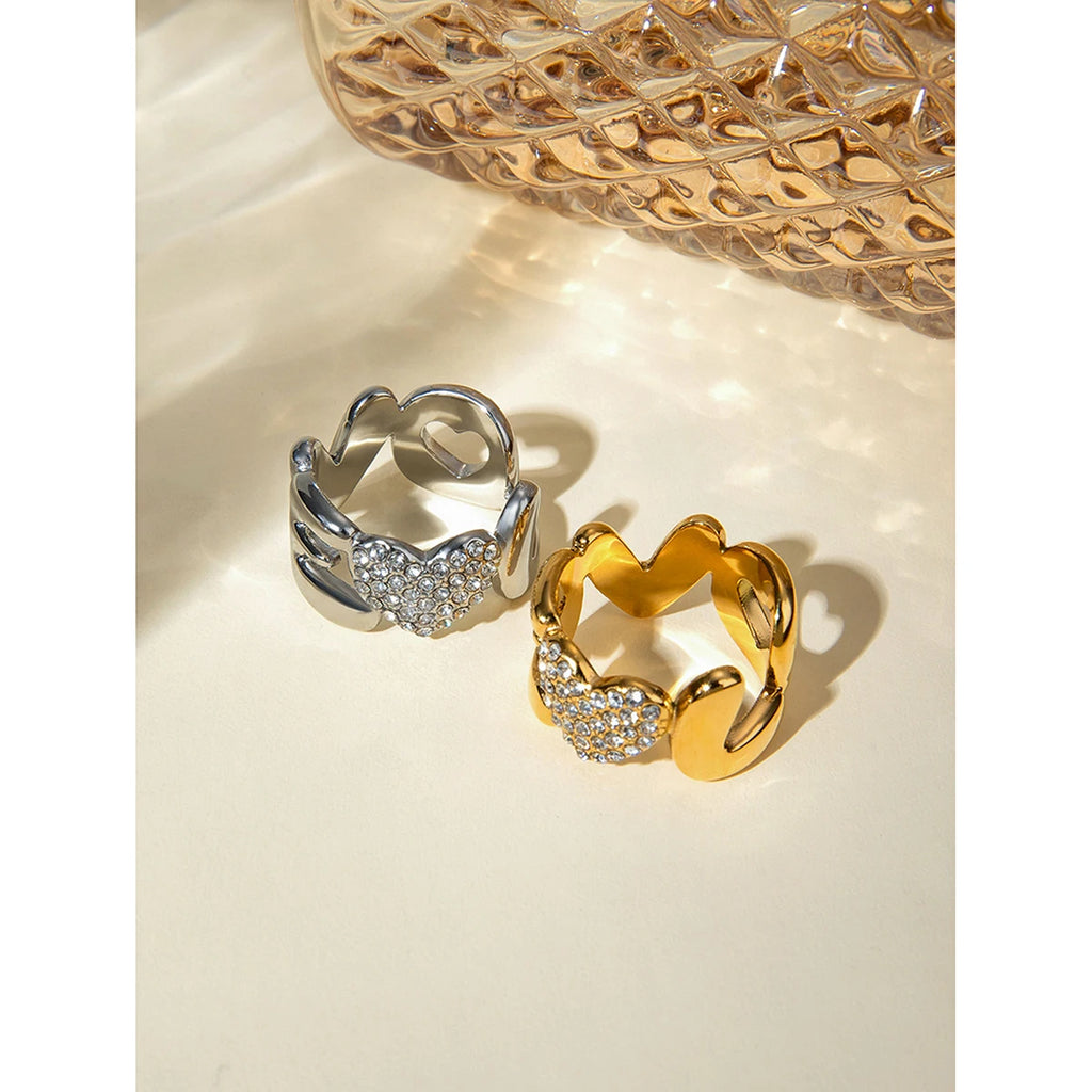 18K PVD gecoate lichte gezellige roestvrijstalen geometrische LOVE letter inleg met rhinestone gesloten ring dames premium sieraden