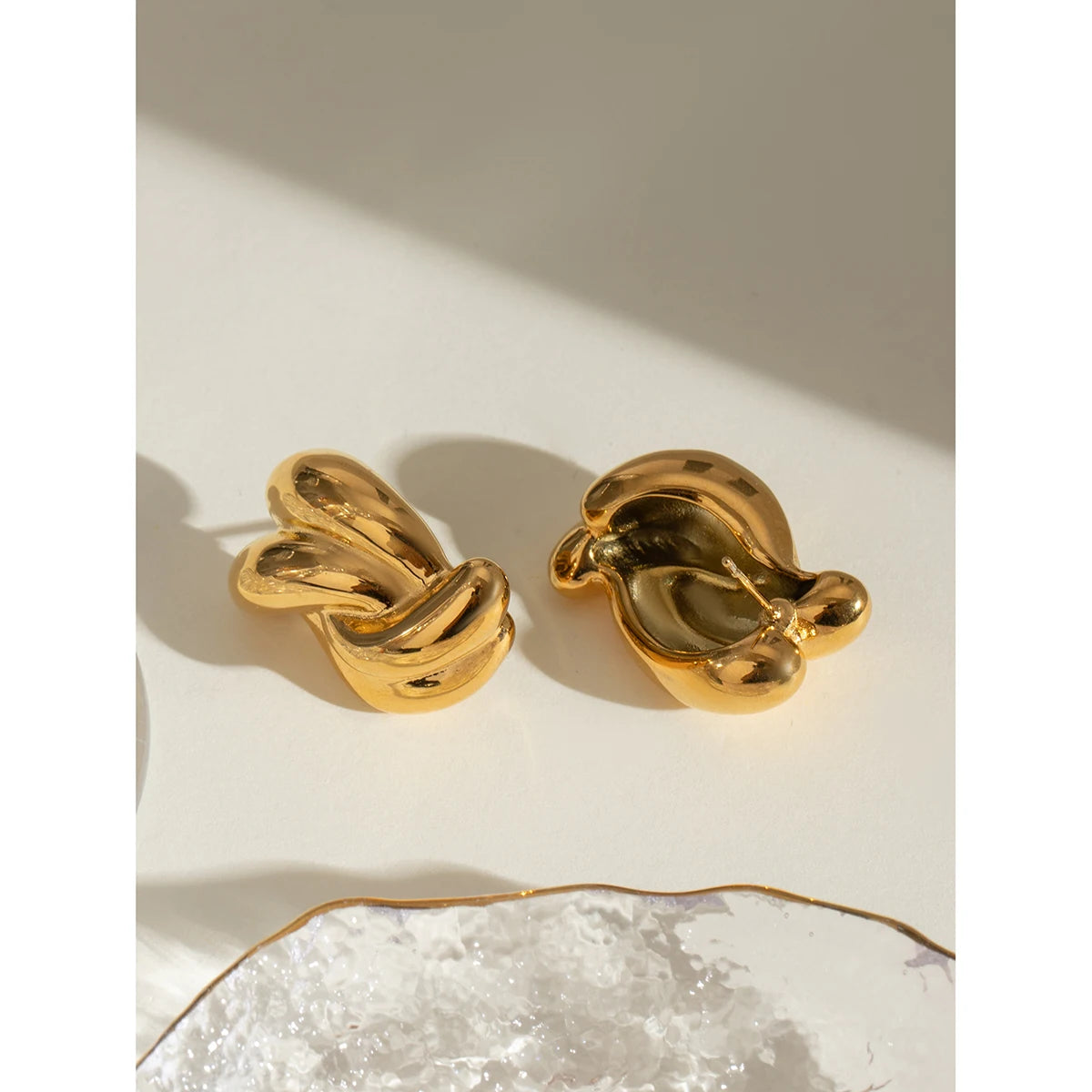 18K forgyldt rustfrit stål Cross Design Knot Øreringe Kvinder Metal Vandtæt Mode Charm Daglig smykkegave