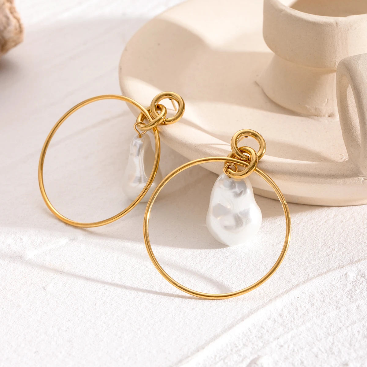 Hollow Out Circle Glas Perle Øreringe 18K PVD Belagt Dame Anti Allergisk Rust Beskyttet Stilfulde smykker bijoux femme