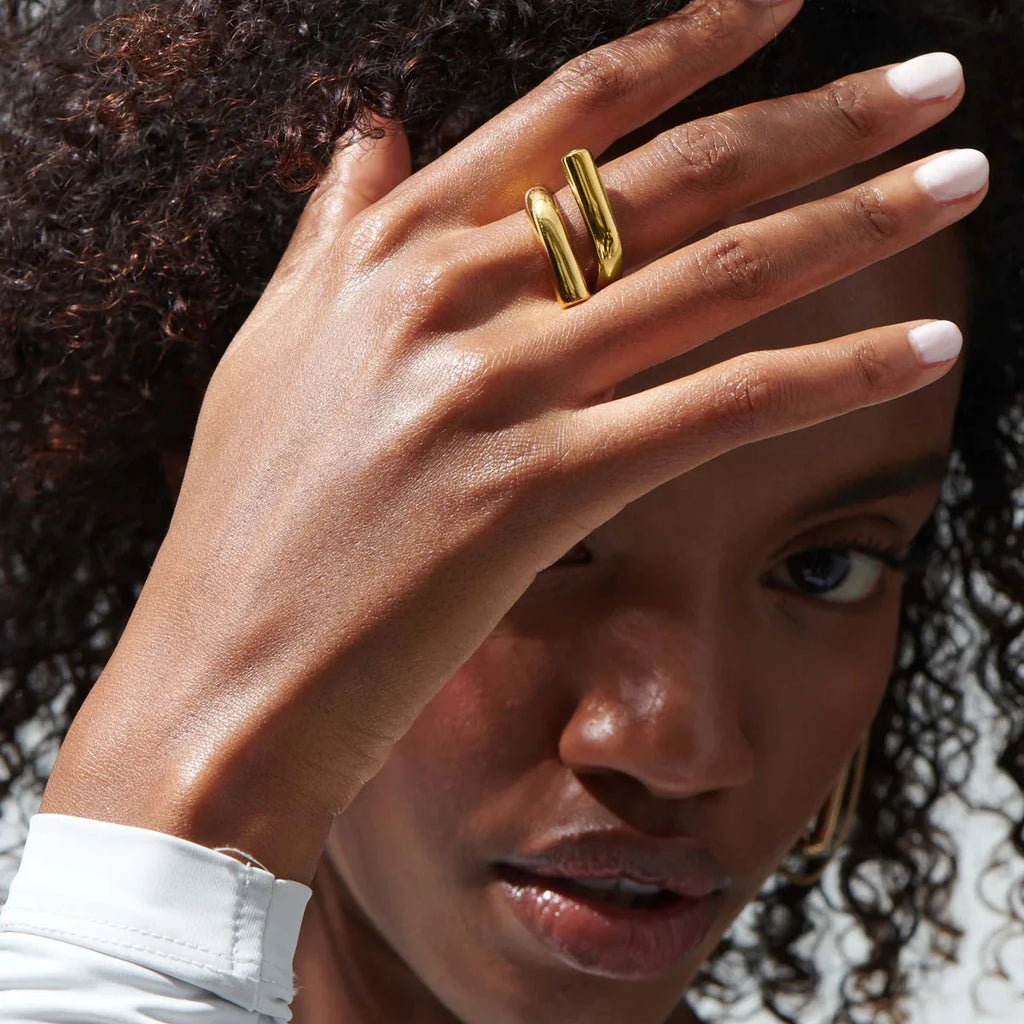 Waterproof 18k Gold Plated Stainless Steel Simple Lines Staggered Opening Ring Stylish Anti Allergic Distinctive Jewelry