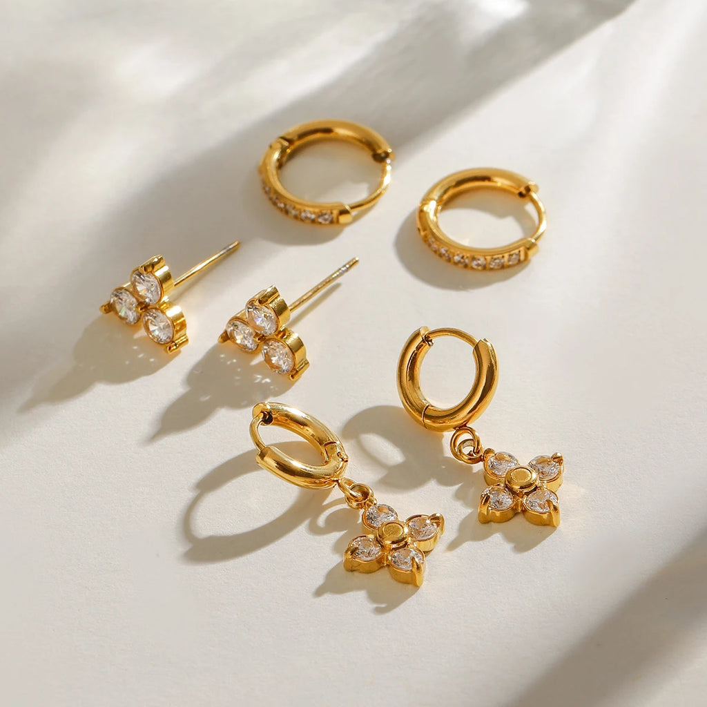 3 par pr. kort rustfrit stål hvid zirkon firespidsede stjerne øreringe 18K PVD belagte anti-allergiske rustsikre smykker