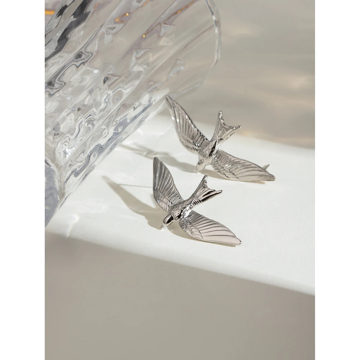 Stålfarve rustfrit stål Vintage stereoskopiske fugleformede øreringe til kvinder Vandtæt mode charmesmykkefest