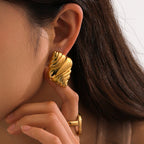 Leichte Gemütliche Minimalistische Muschel/Croissant-förmige Ohrringe aus Edelstahl Statement-Metall 18k Goldbeschichtet Wasserdichter Schmuck für Frauen