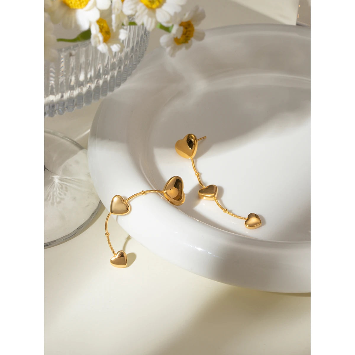 18K Altın Kaplama Metalik Geometrik Paslanmaz Çelik Parlak Üçlü Aşk Kalp Kolye Küpe Kadın Gala Takısı