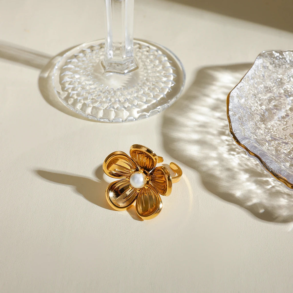 Minimalistischer, 18k vergoldeter, leichter, gemütlicher, blumenförmiger, haftender Kunststoff-Perlen-Öffnungsring für Frauen, Statement-Schmuck aus Edelstahl